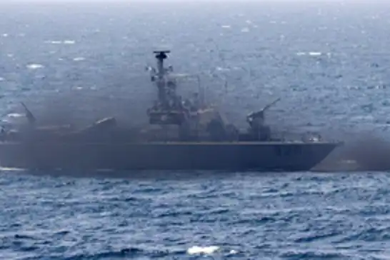 أنصار الله: استهدفنا مدمرة أمريكية وسفينة شحن في البحر الأحمر